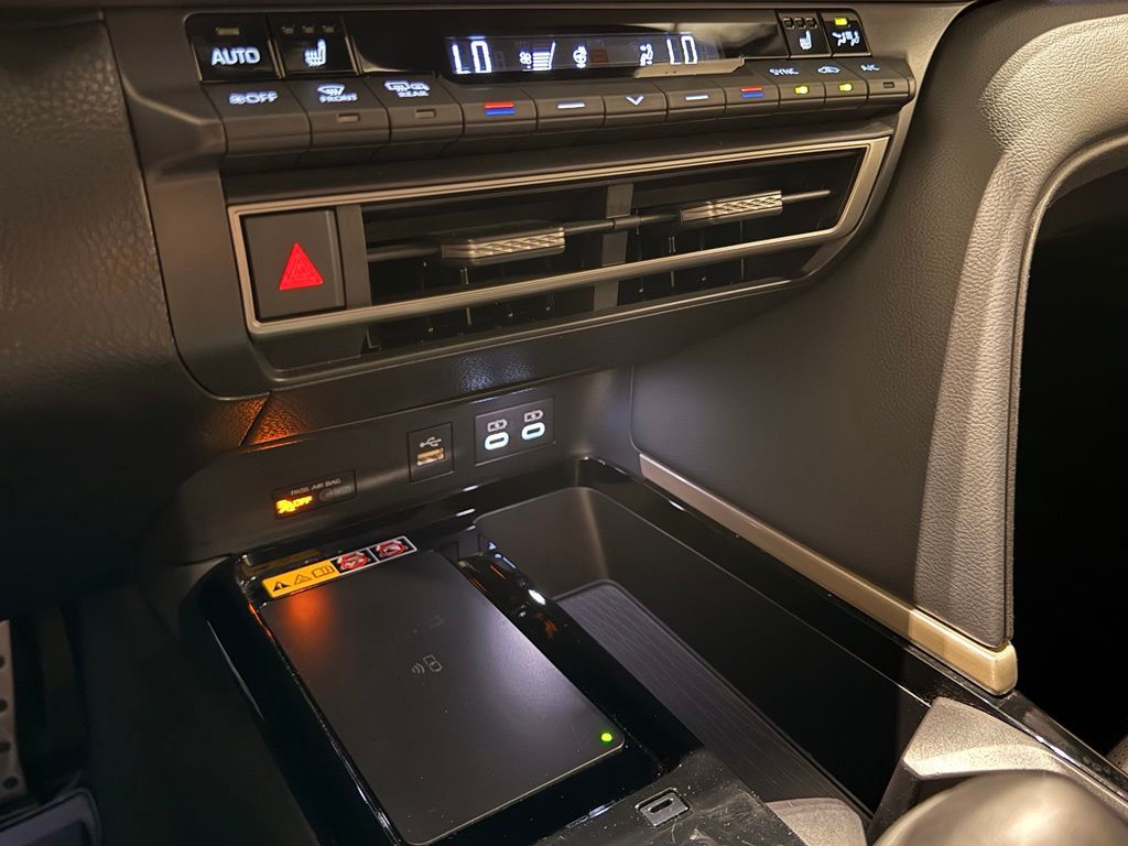 2025 Toyota Camry XSE - Photo 25