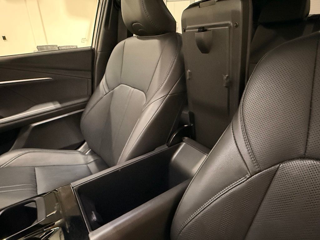 2025 Toyota Camry XSE - Photo 27