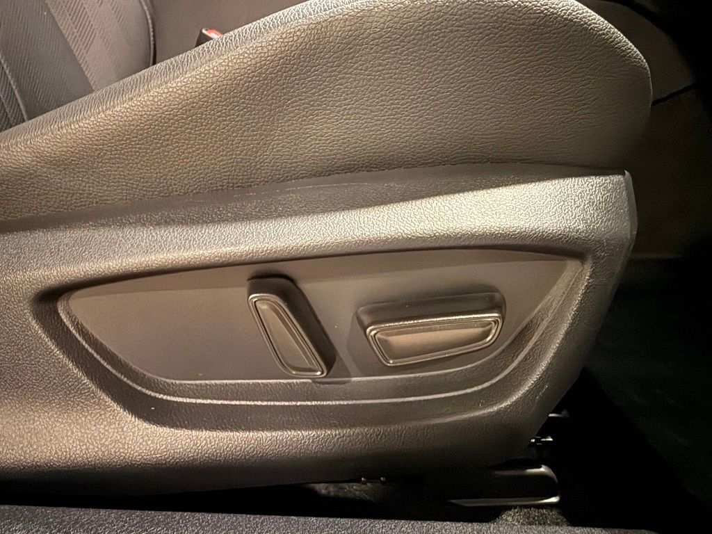 2025 Toyota Camry XSE - Photo 30