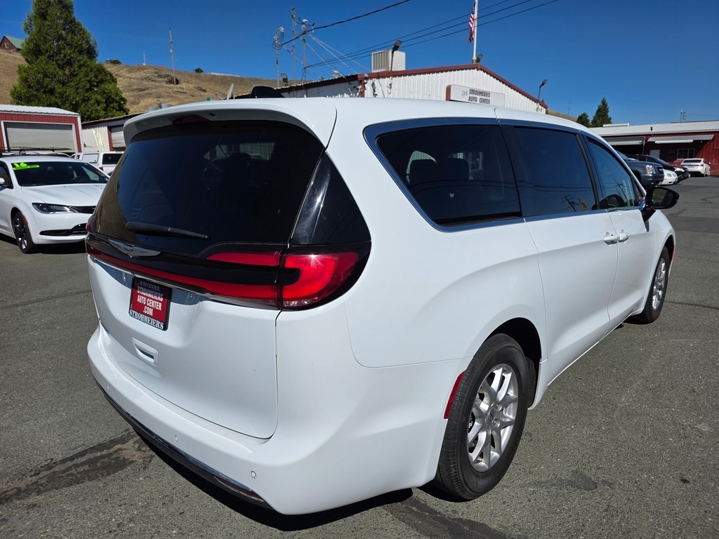 2024 Chrysler Pacifica Touring L - Photo 8