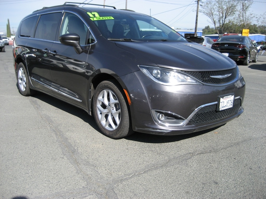 Used 2017 Chrysler Pacifica Touring-L with VIN 2C4RC1BGXHR823258 for sale in Lakeport, CA