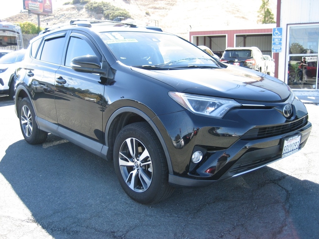 Used 2018 Toyota RAV4 XLE with VIN 2T3WFREVXJW439169 for sale in Lakeport, CA