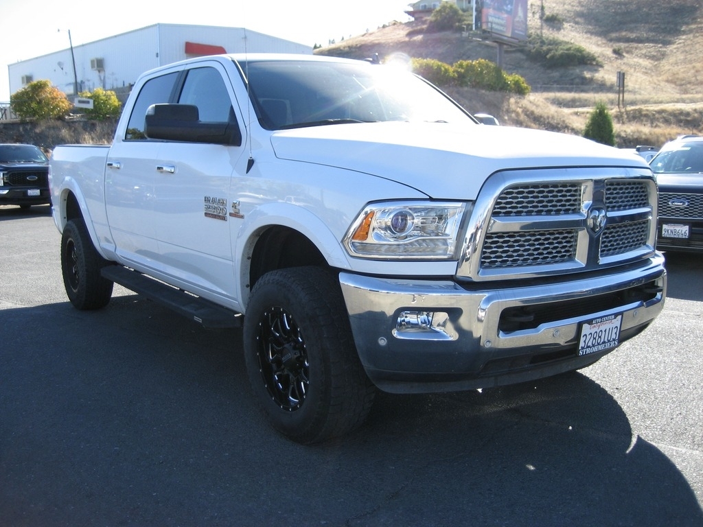 Used 2017 RAM Ram 2500 Pickup Laramie with VIN 3C6UR5FL1HG755128 for sale in Lakeport, CA