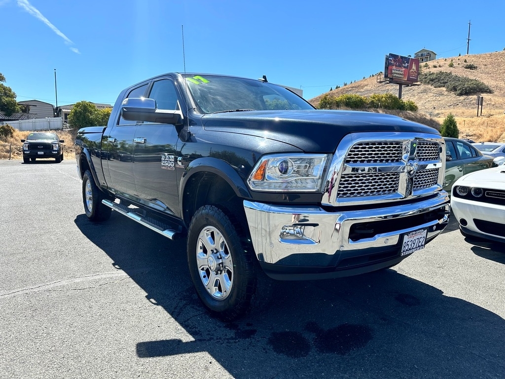 Used 2017 RAM Ram 2500 Pickup Laramie with VIN 3C6UR5NLXHG571310 for sale in Lakeport, CA