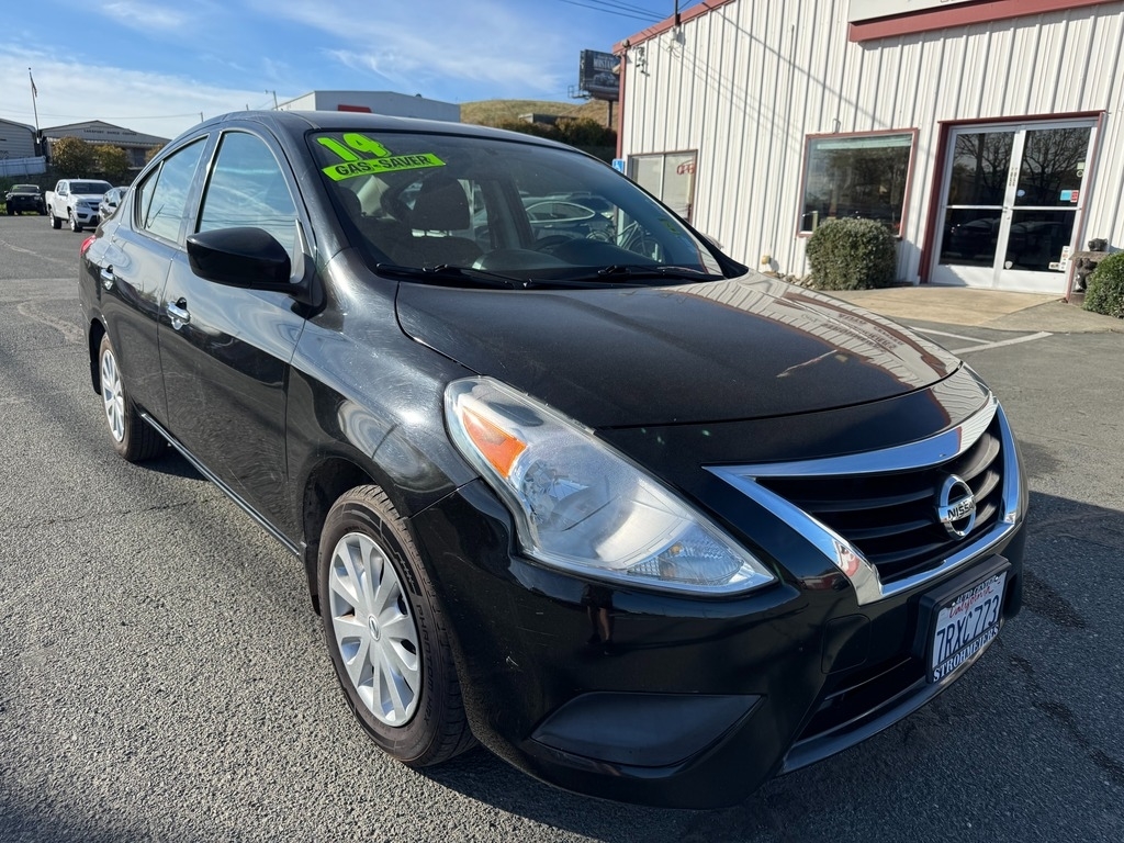 2016 Nissan Versa 1.6 SV Sedan