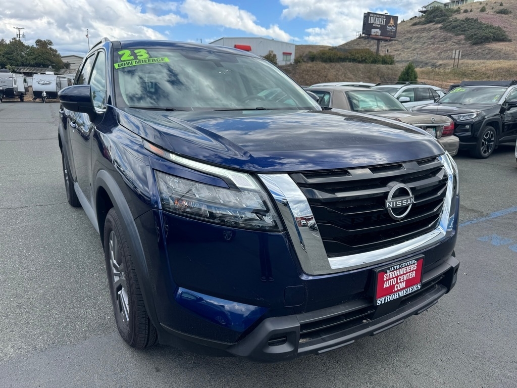 2023 Nissan Pathfinder SV 2WD's photo