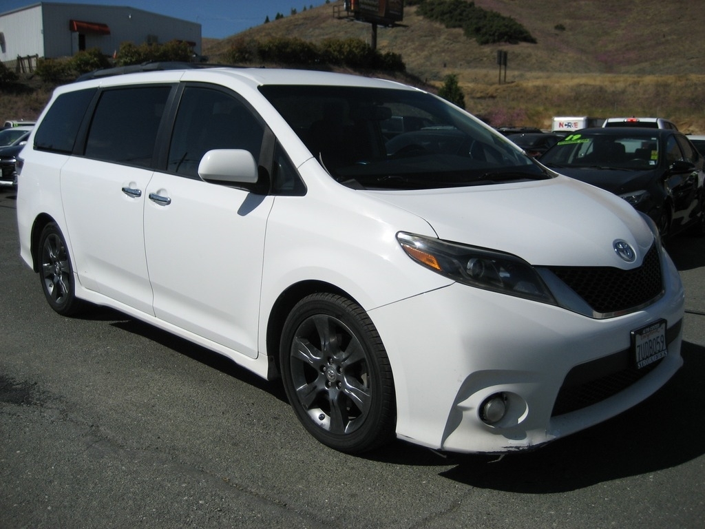 Used 2016 Toyota Sienna SE with VIN 5TDXK3DC7GS732681 for sale in Lakeport, CA