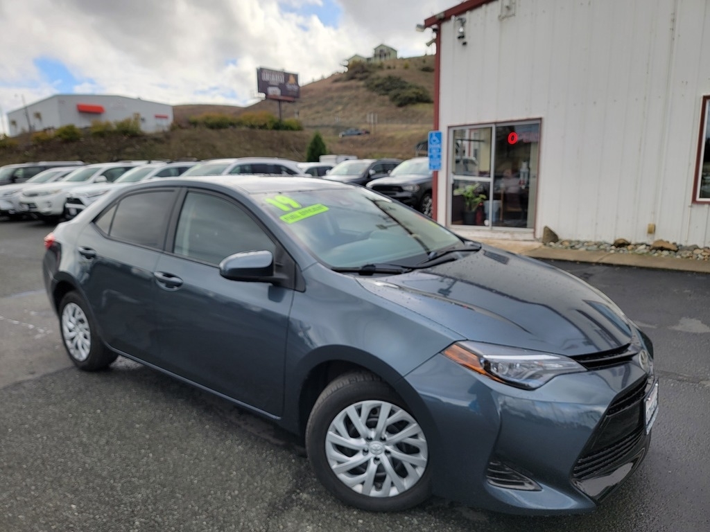 Used 2019 Toyota Corolla LE with VIN 5YFBURHE5KP931992 for sale in Lakeport, CA