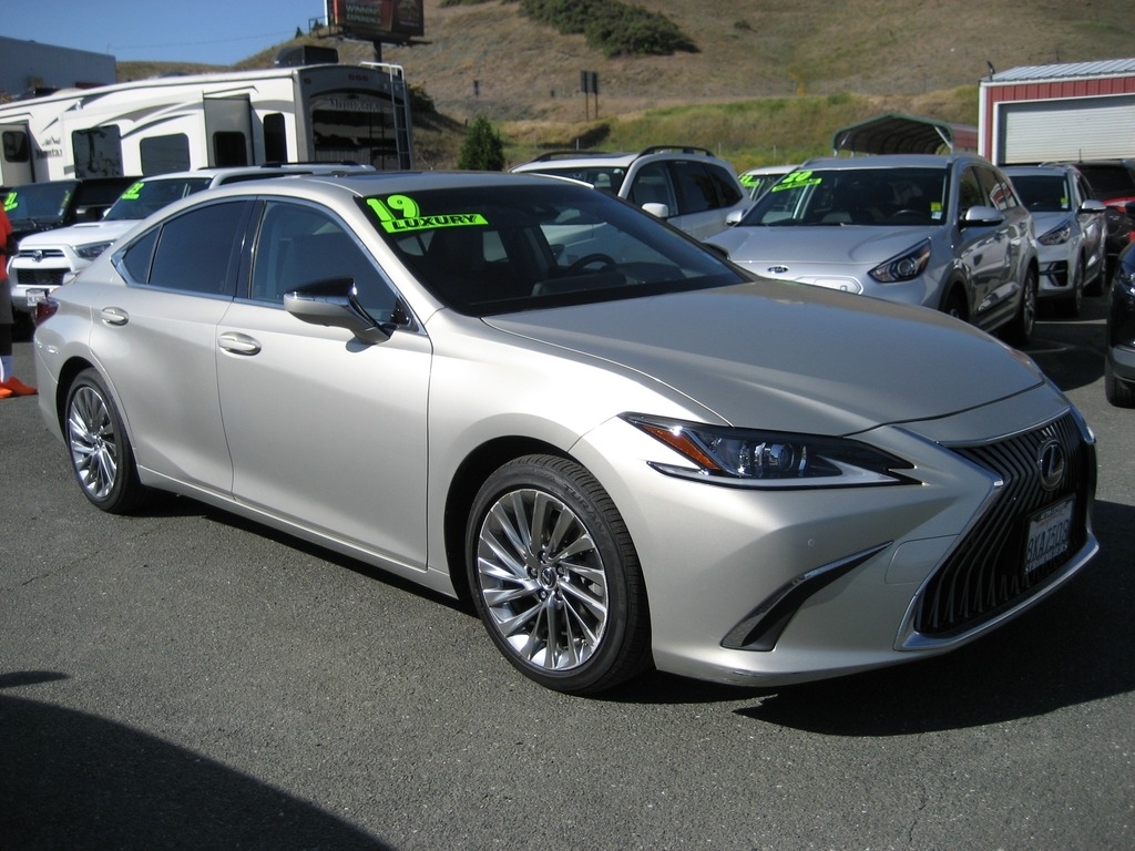 Used 2019 Lexus ES Hybrid 300h Luxury with VIN JTHB21B18K2041996 for sale in Lakeport, CA