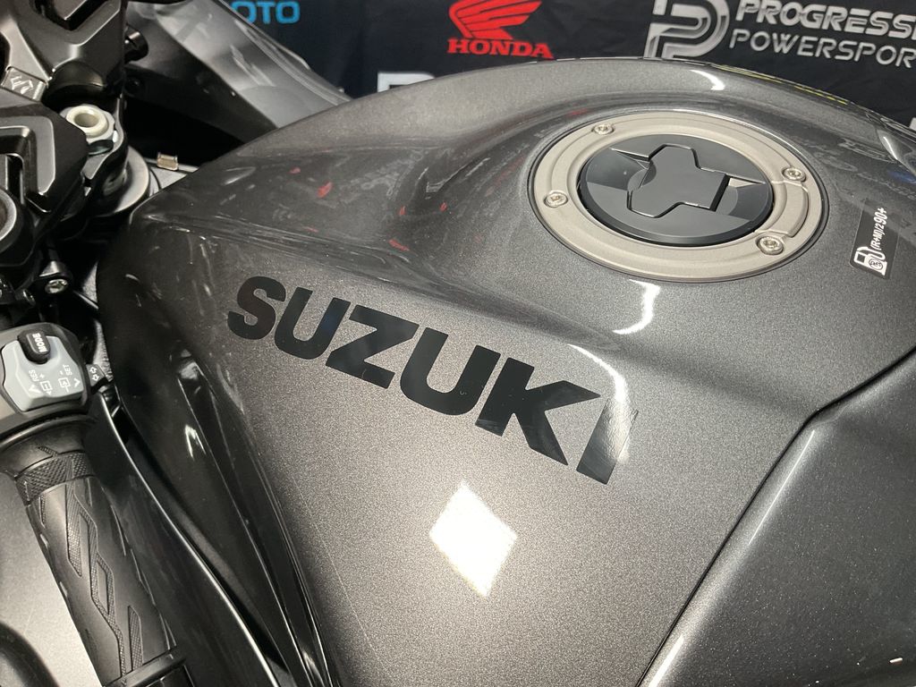 2024 Suzuki Hayabusa  11