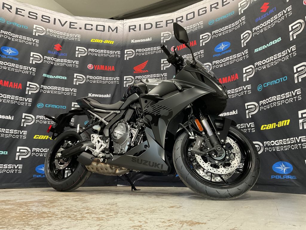 2025 Suzuki GSX800FRQM5  11