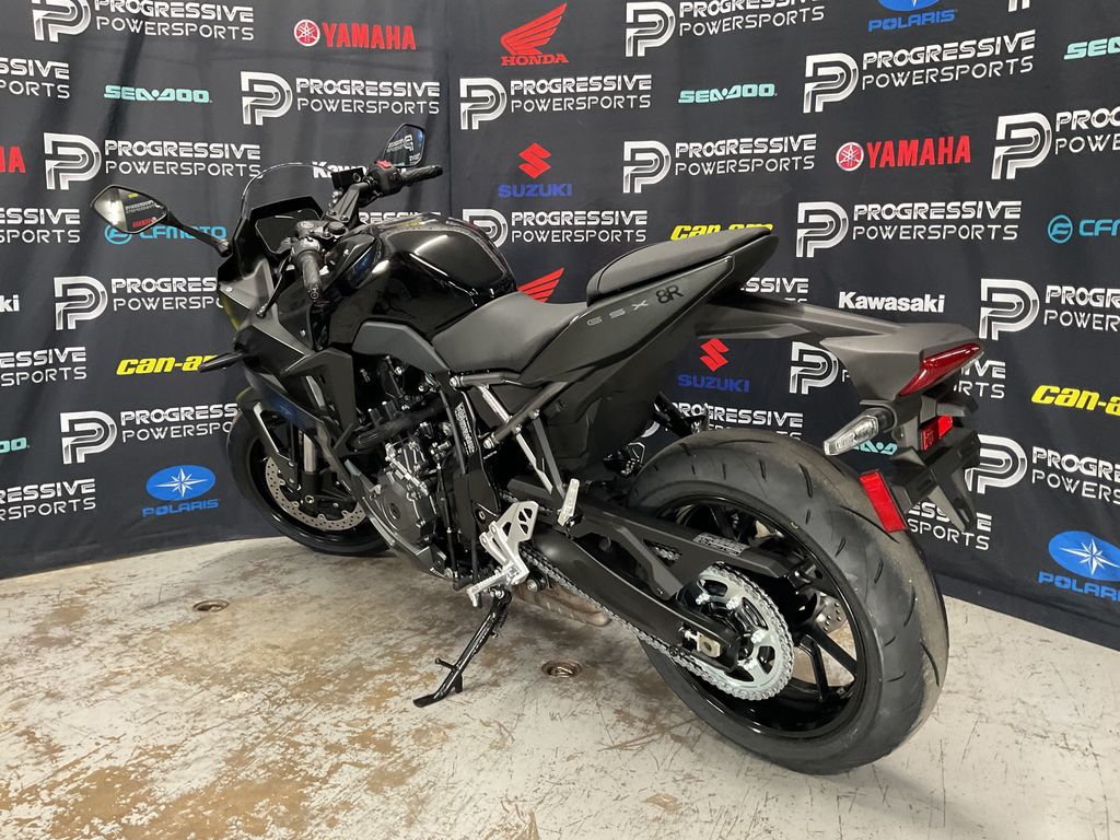 2025 Suzuki GSX800FRQM5  27