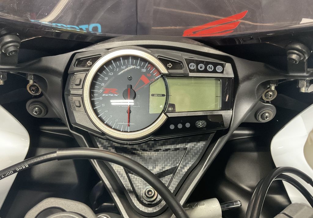 2025 Suzuki GSX-R600  23