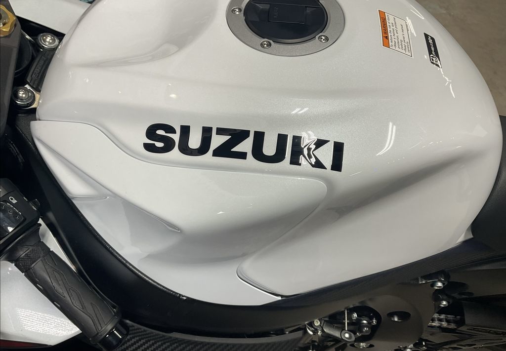 2025 Suzuki GSX-R750  9