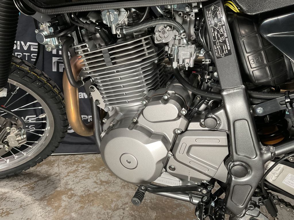 2025 Suzuki DR 650S 15