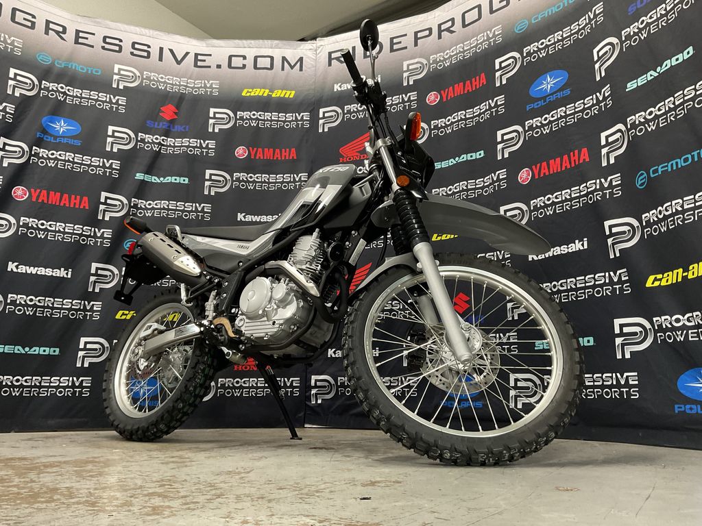 2025 Yamaha XT 250 15