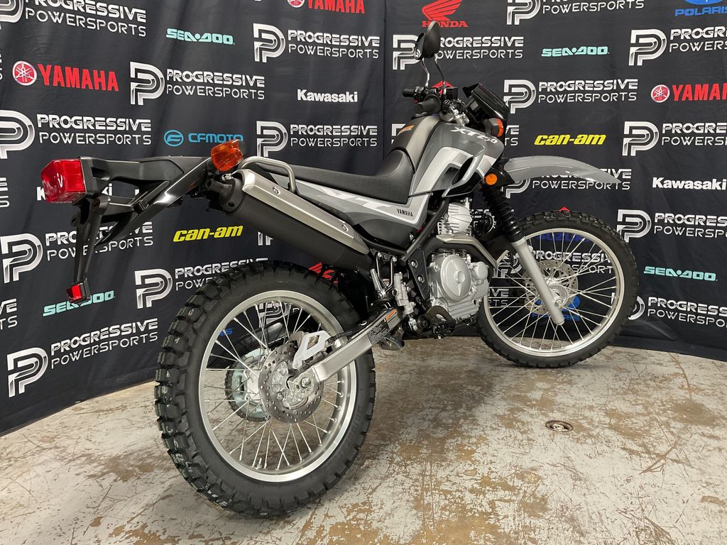 2025 Yamaha XT 250 19