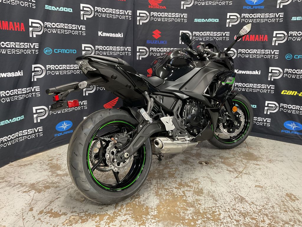 2025 Kawasaki Ninja 650  3