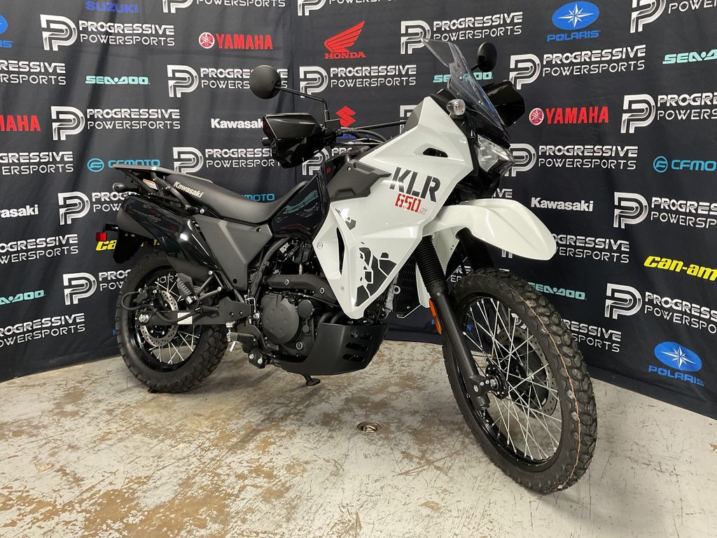 2025 Kawasaki KLR 650 S Pearl Crystal WhiteMetallic Carbon Gray 4