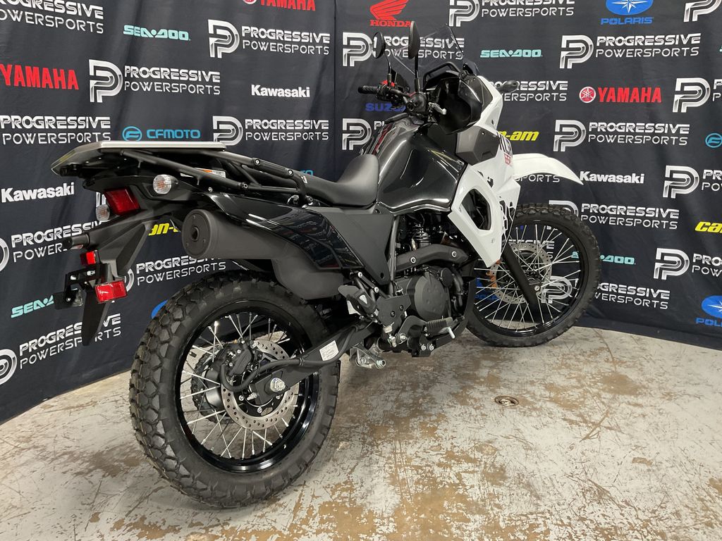 2025 Kawasaki KLR 650 S Pearl Crystal WhiteMetallic Carbon Gray 21