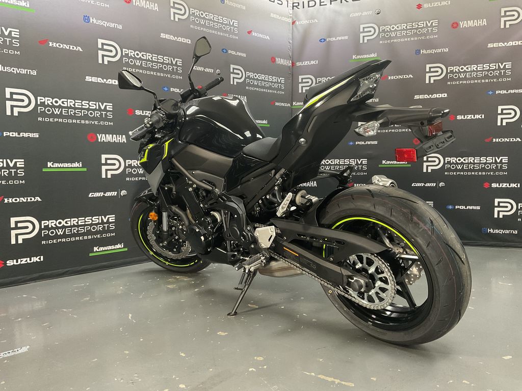 2024 Kawasaki Z900 ABS Metallic Spark Black/Metallic Matte Dark   7