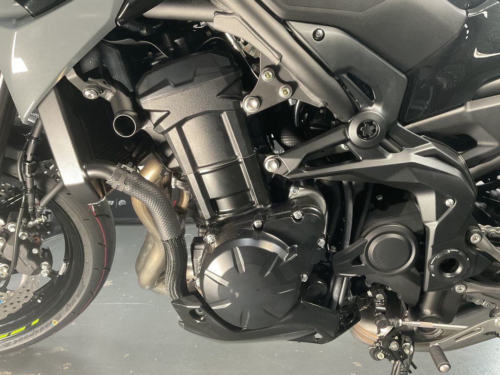 2024 Kawasaki Z900 ABS Metallic Spark Black/Metallic Matte Dark   9