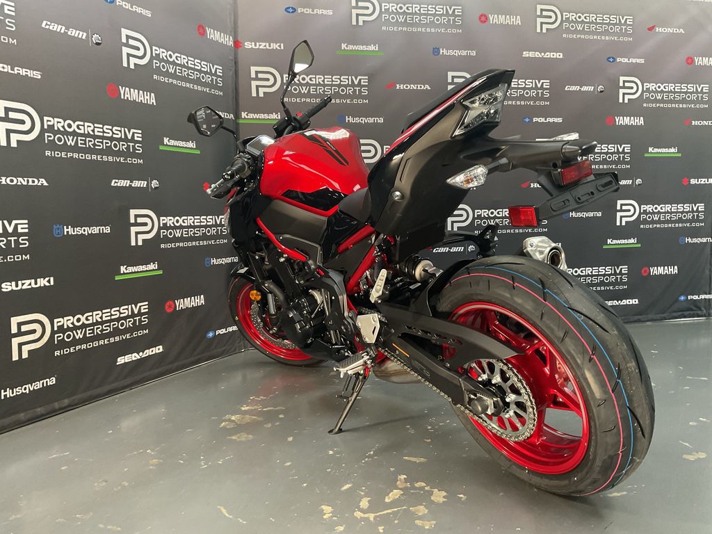 2024 Kawasaki Z900 ABS Candy Persimmon Red/Ebony  11