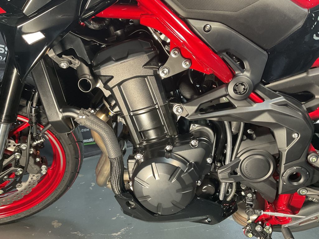 2024 Kawasaki Z900 ABS Candy Persimmon Red/Ebony  13