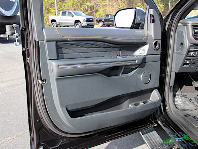 2022 Ford Expedition Platinum 4x4 photo