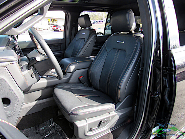 2022 Ford Expedition Platinum 4x4 photo