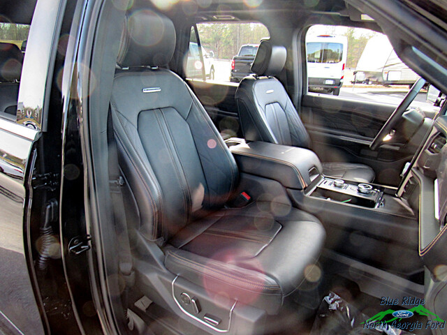 2022 Ford Expedition Platinum 4x4 photo