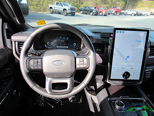2022 Ford Expedition Platinum 4x4 photo