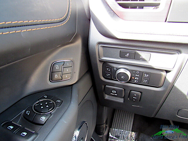 2022 Ford Expedition Platinum 4x4 photo