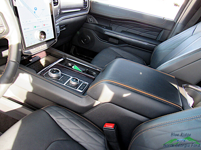 2022 Ford Expedition Platinum 4x4 photo