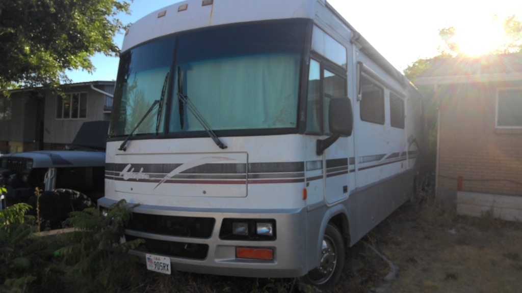 1999 Winnebago Adventurer