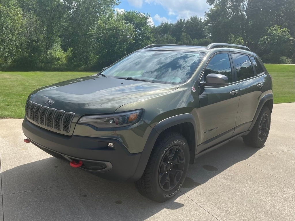 The 2020 Jeep Cherokee Trailhawk photos