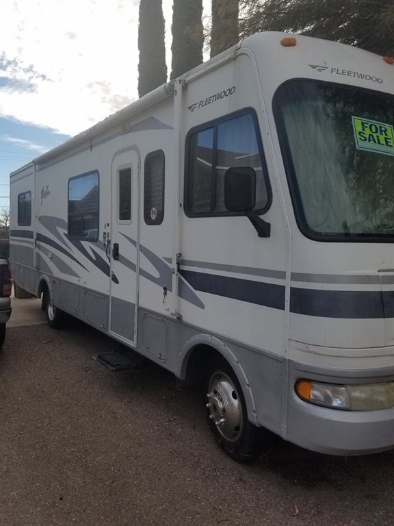 2005 Fleetwood Fiesta 31H Triton
