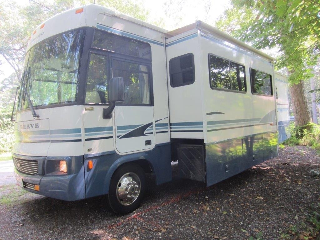 2003 Winnebago Brave 32V Triton