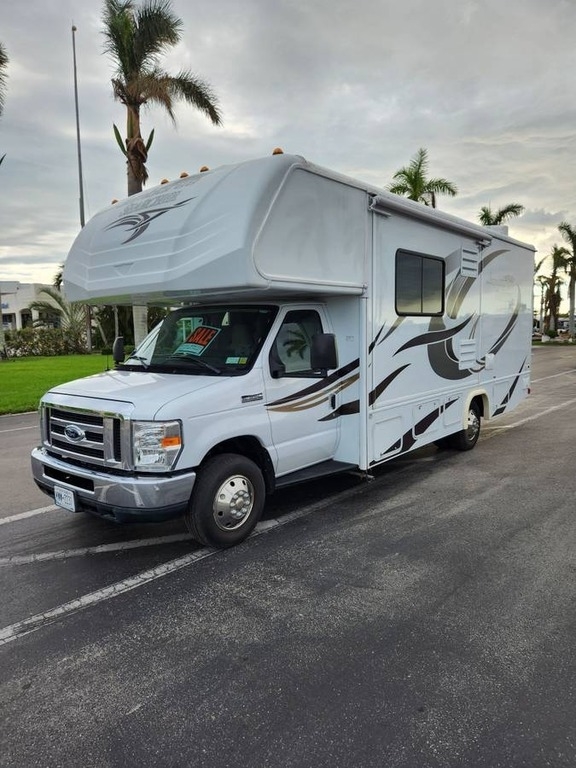 2015 Fleetwood Jamboree® Searcher 25K V8