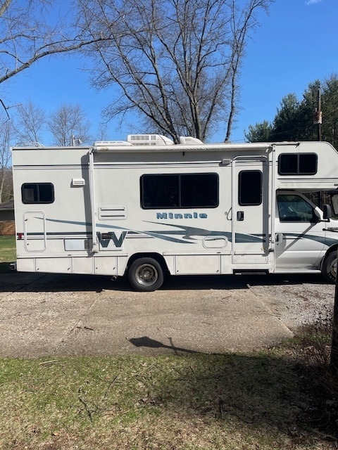 2002 Winnebago Minnie 24F Class C RV