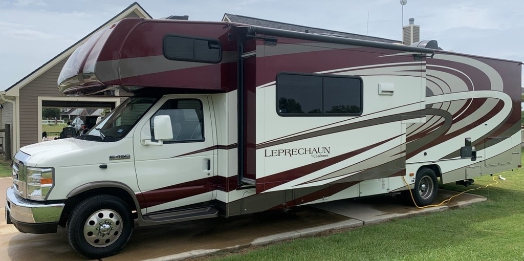 2017 Coachmen Leprechaun 310BH V10