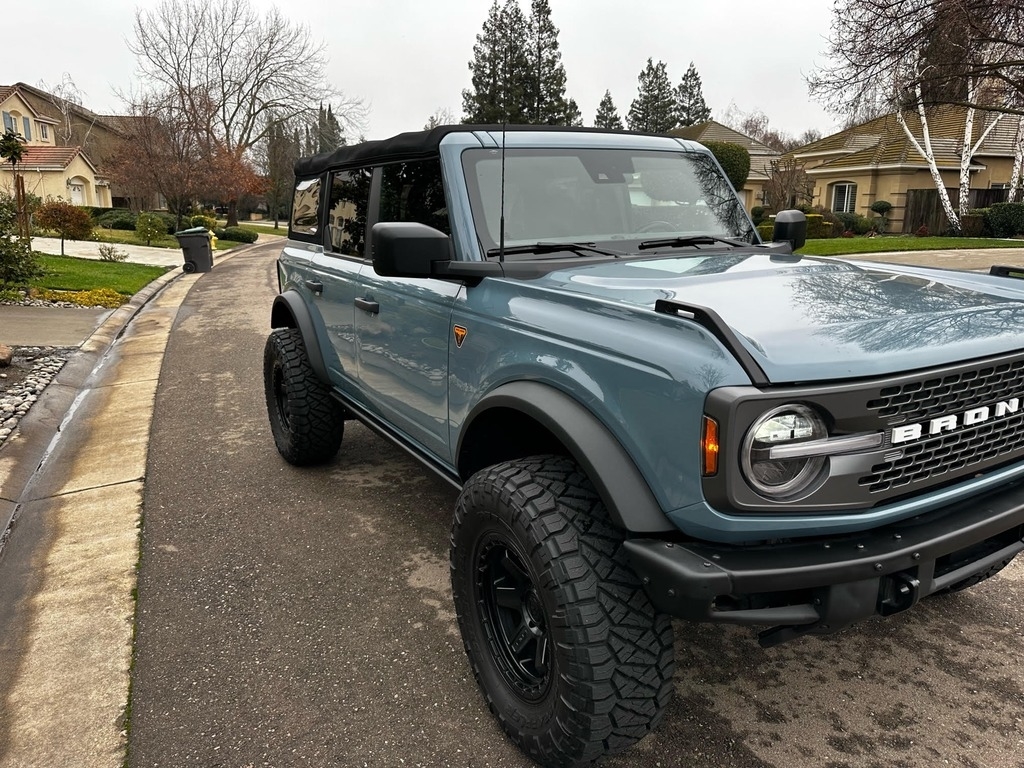 2022 Ford Bronco Badlands Advanced photo