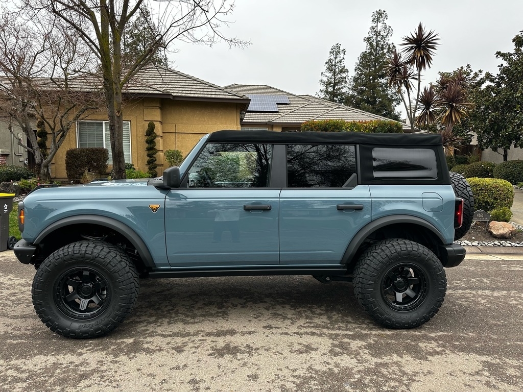 2022 Ford Bronco Badlands Advanced photo