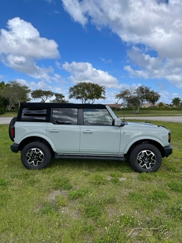 2021 Ford Bronco Outer Banks Advanced photo
