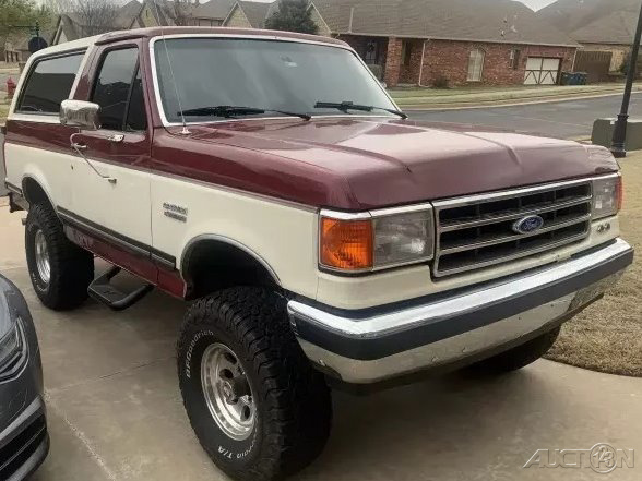 The 1990 Ford Bronco XLT photos