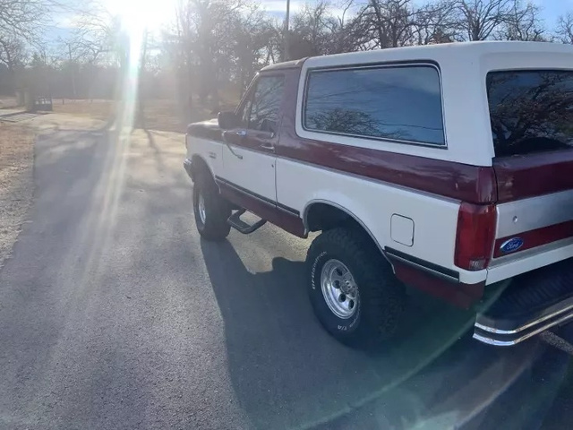 1990 Ford Bronco XLT photo