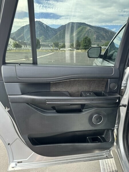 2020 Ford Expedition Max Limited photo