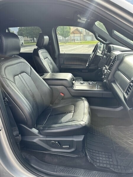 2020 Ford Expedition Max Limited photo