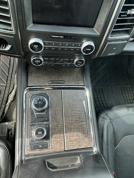 2020 Ford Expedition Max Limited photo