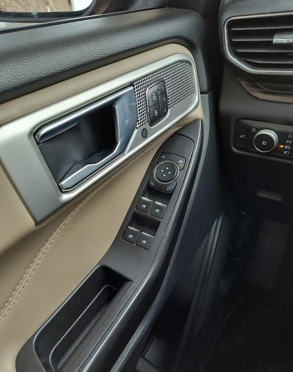 2020 Ford Explorer Limited photo